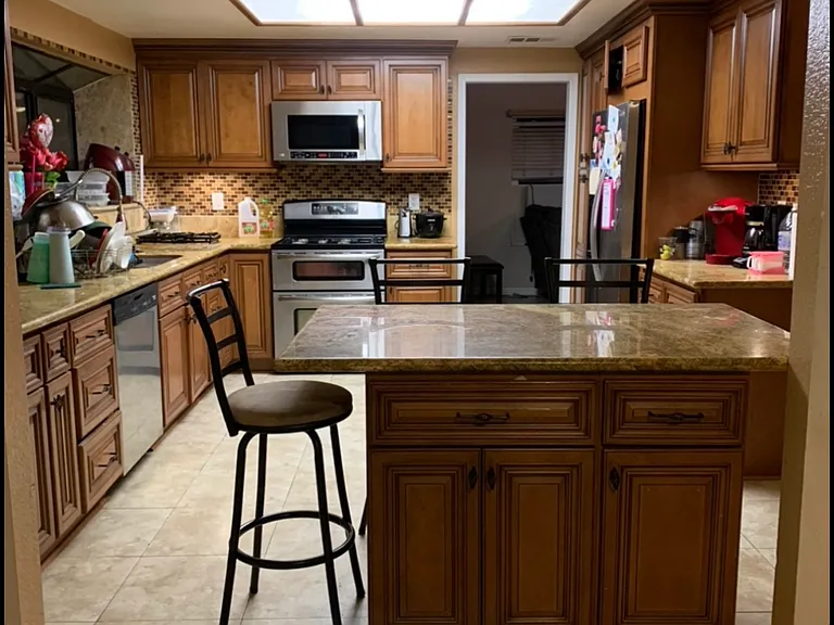 Laurel Ln — Photo 3