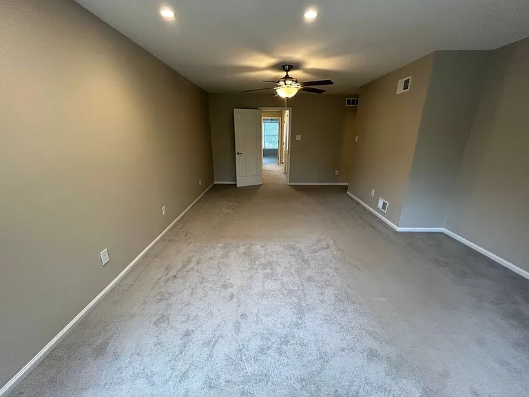 593 W Saxony Dr — Photo 42