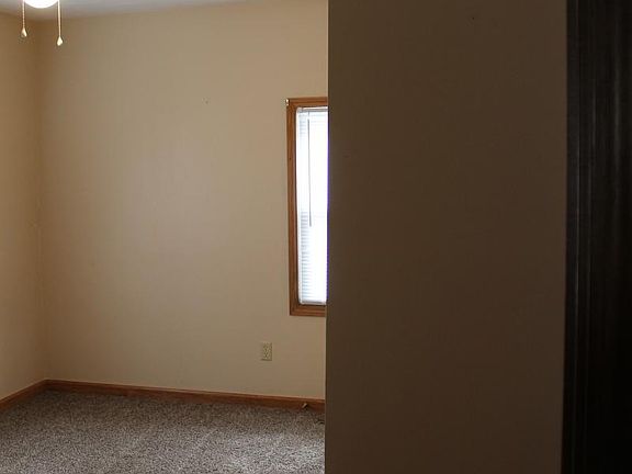 5th image of 105 Deshler Ave