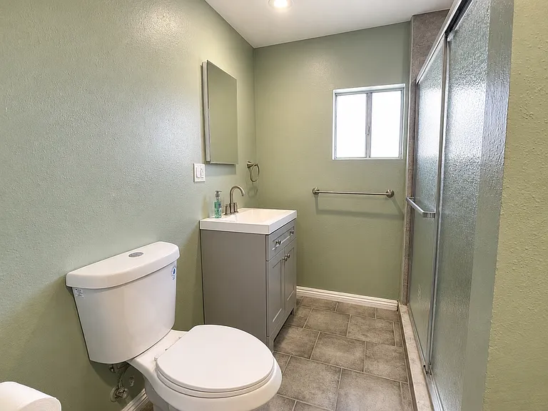 1470 Murchison St — Photo 4