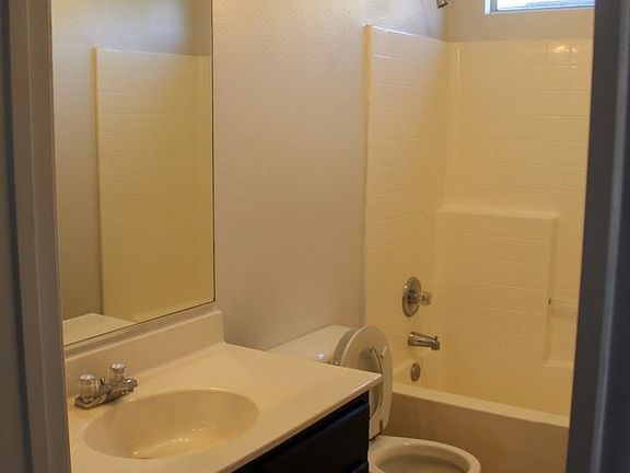 3rd image of 26331 Thoroughbred Ln