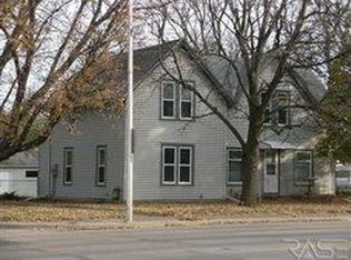 210 W Cedar St, Beresford, SD 57004