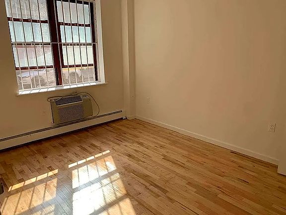 4th image of 190 E 7th St APT 118