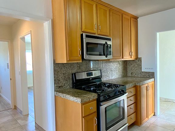 Kitchen / Dining Area