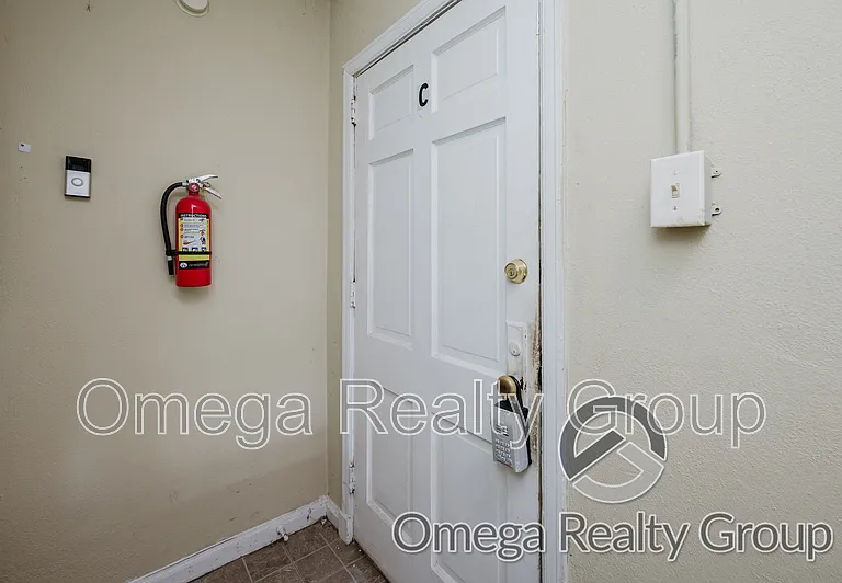 1026 Pershing St #C — Photo 6