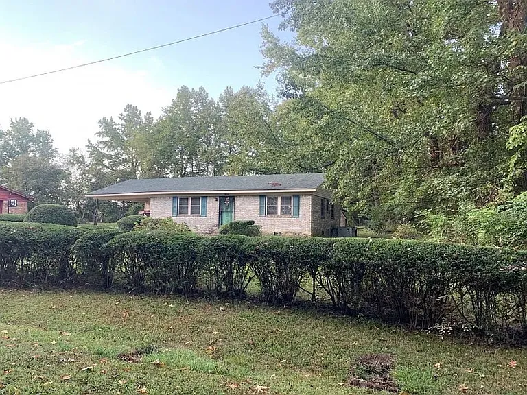 956 Ross Rd — Photo 2