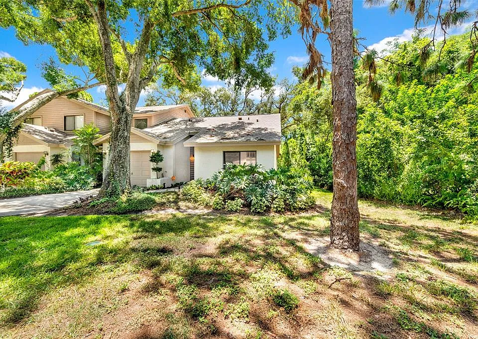 1900 Whispering Way