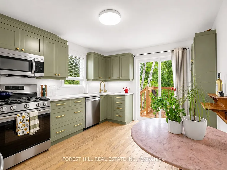 401 Balliol St — Photo 14