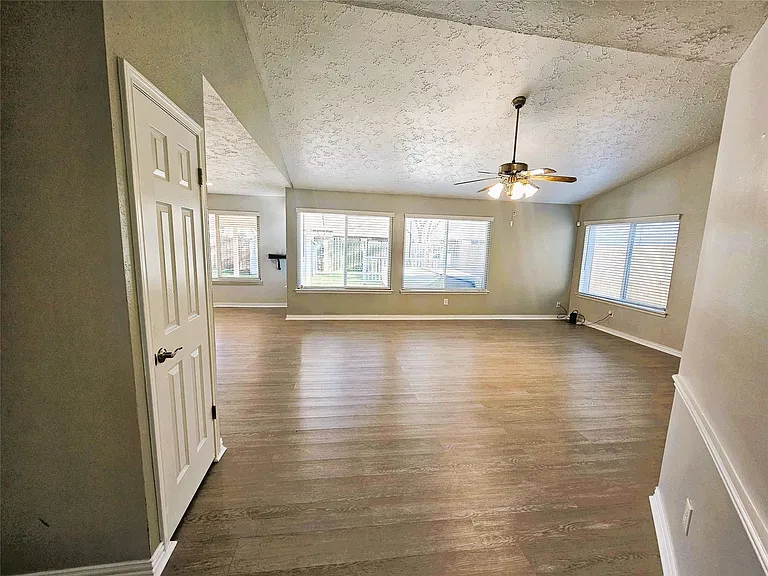 23915 Tayloe House Ln — Photo 7
