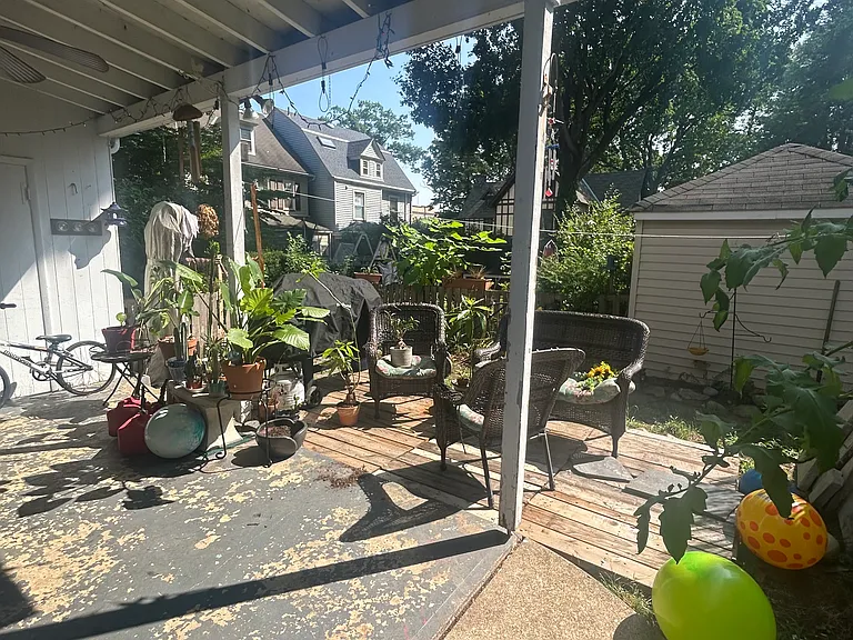 325 Porter St — Photo 12