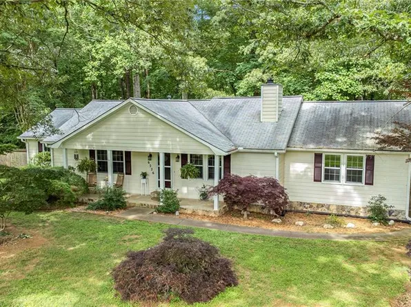 6226 Emerald Springs Dr SE, Acworth, GA 30102