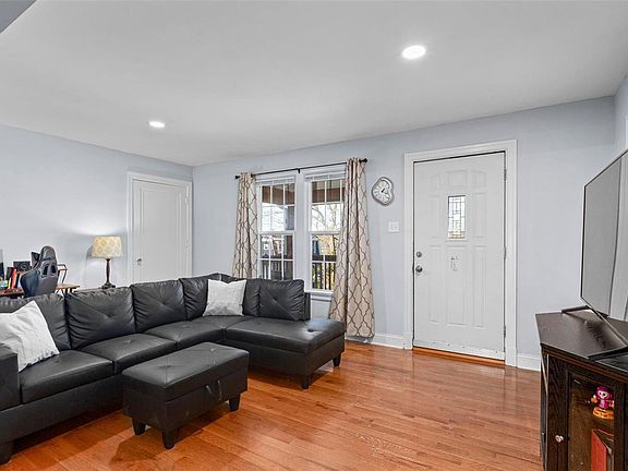 3rd image of 6554 McCune Ave