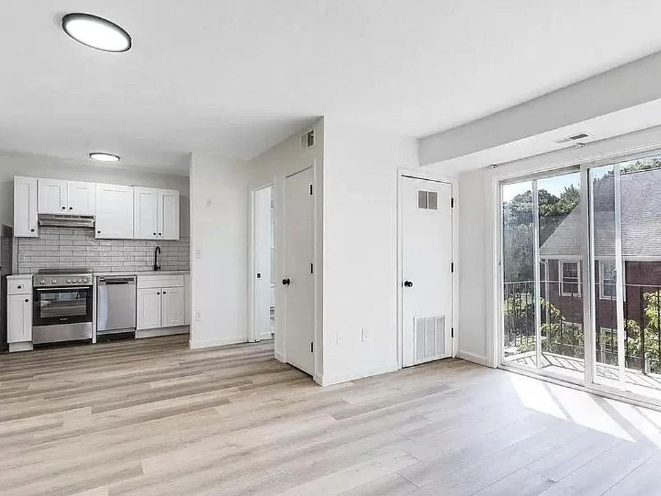 1st image of 32 Vine St #36
