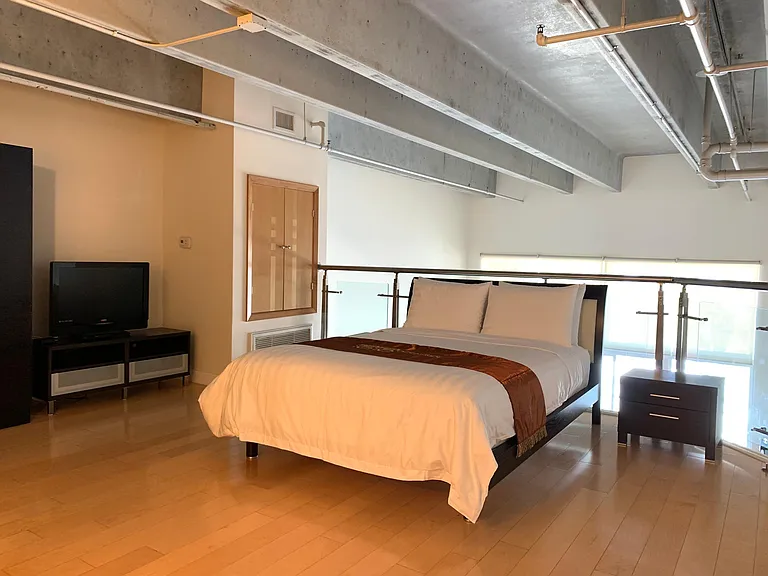 Suite #26 - Premium Split-Level Loft - 1167 sq ft.