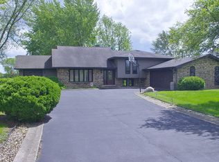 741 Crest Ave, Schaumburg, IL 60193