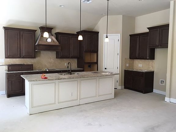 2nd image of 106 Maxwell Way
