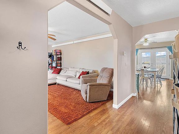 3rd image of 309 W Willow St
