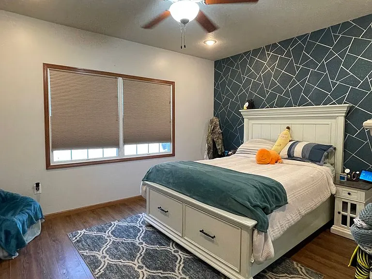 825 Locharno Dr — Photo 15