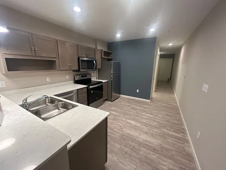 Plaza 93 Apartments — Photo 39