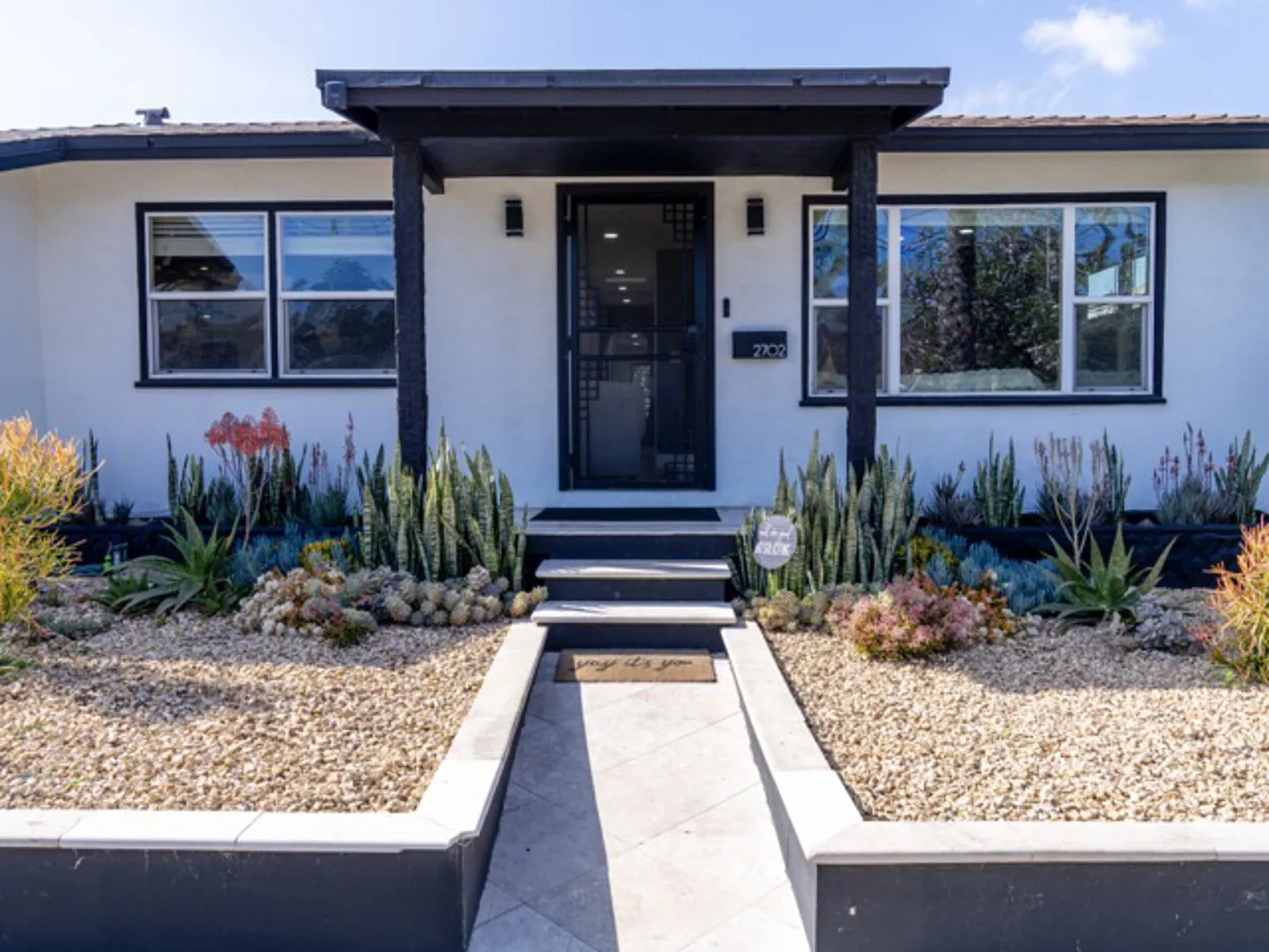 Modern 3BR Paradise Fully Furnished - Pool - Central to All SD — Photo 4