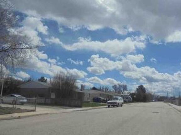 Exterior Neighborhood (street photo)