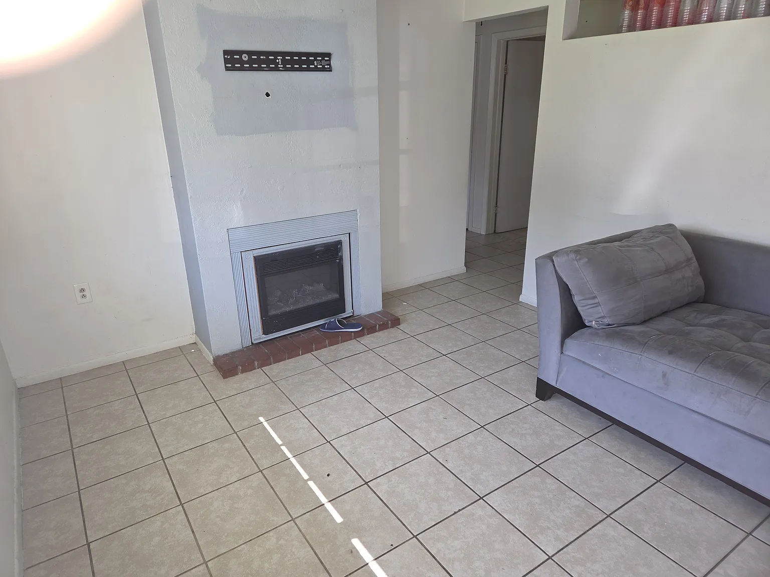 3 bed, 1.5 bath, 1052 sqft, $1,550 — Photo 2