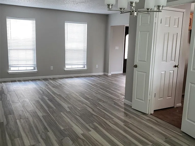 8714 Warrenford Dr — Photo 3