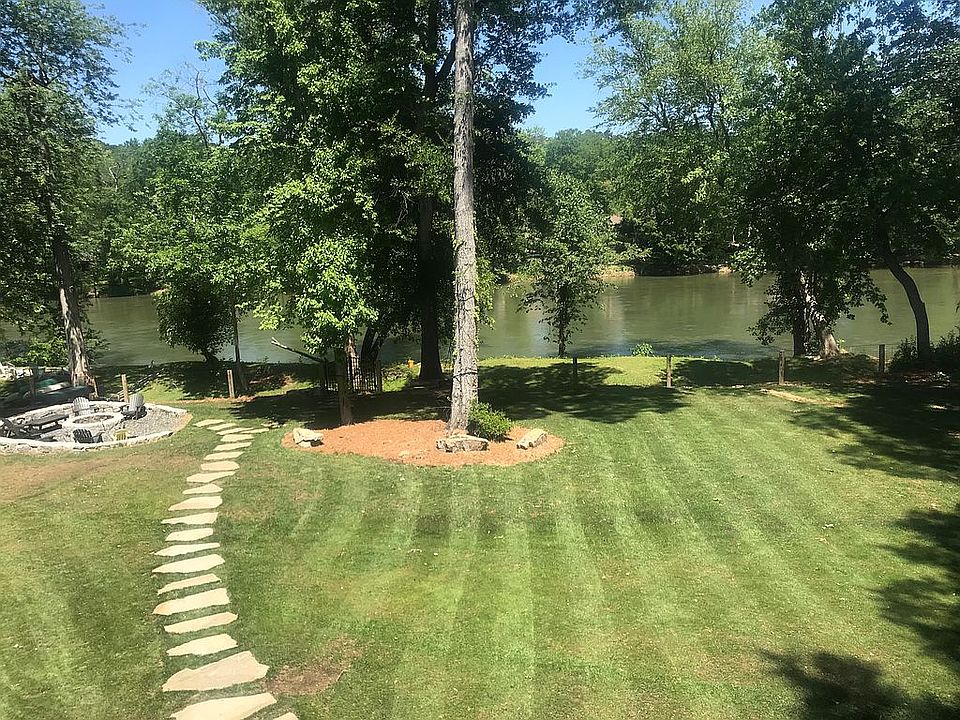 2nd image of 415 River Glen Trce