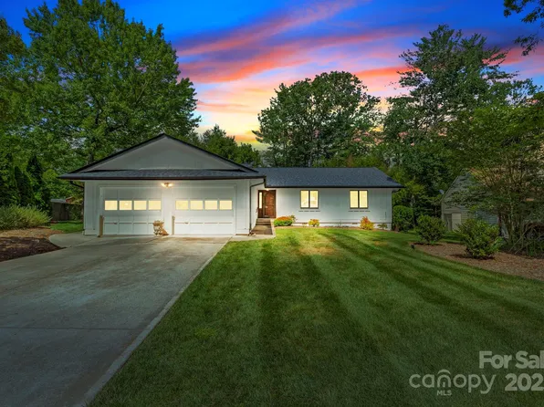 19 Golden Oaks Ln, Fletcher, NC 28732