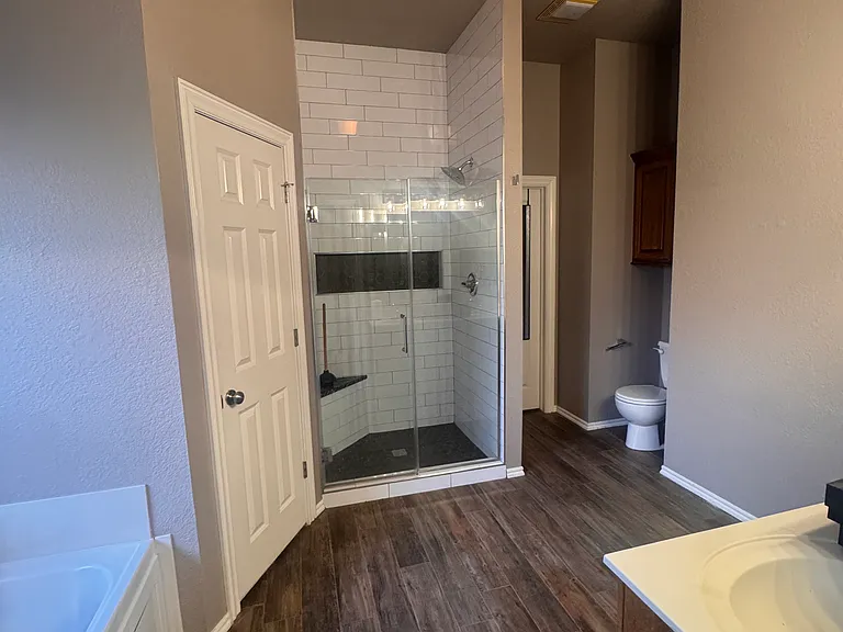 844 SW 41st St — Photo 3