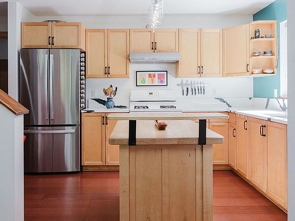 5th image of 1131 Emery Rd #15