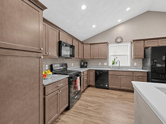 5th image of 450 Ithaca Ct