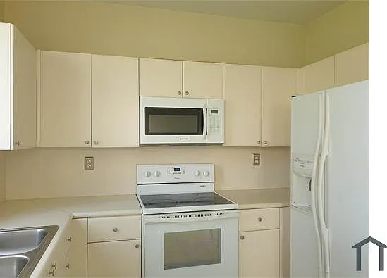 1486 SE 24th Ct — Photo 4