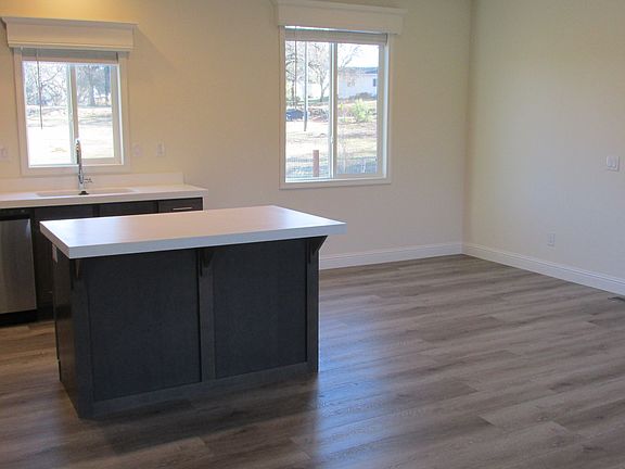 Kitchen and dining area.
