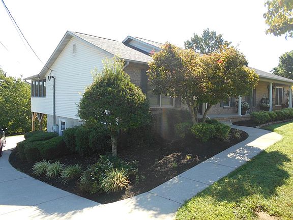 2nd image of 925 Weaver Hill Dr
