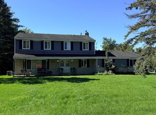 1300 Thread Valley, Holly, MI 48442