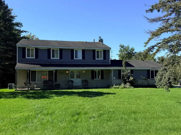 1300 Thread Valley, Holly, MI 48442