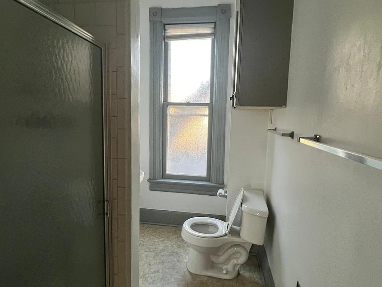 350 W 7th Ave #B — Photo 7