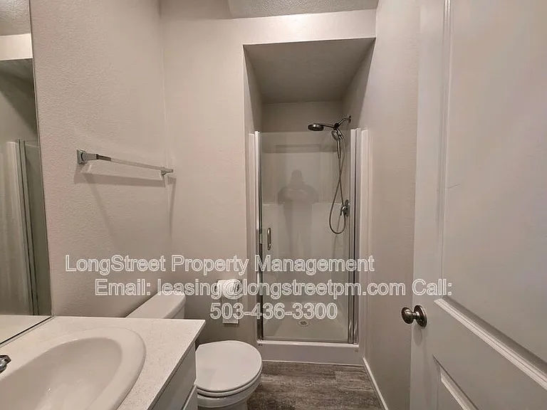 412 Lost Lake St NE — Photo 4