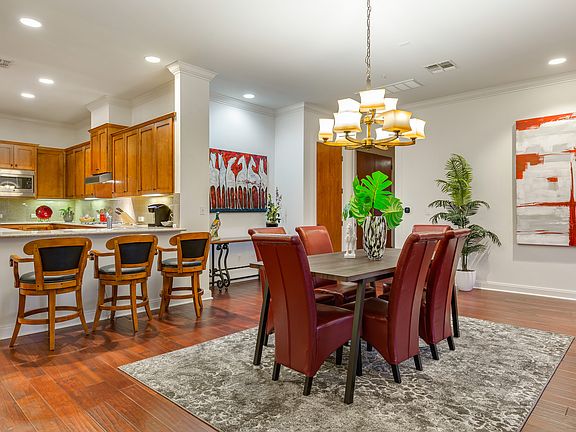 5th image of 230 Dwyer Ave Unit 203