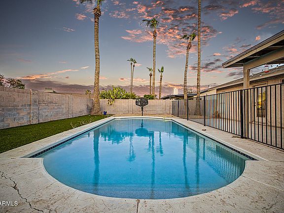 3rd image of 4860 E CAPISTRANO Avenue