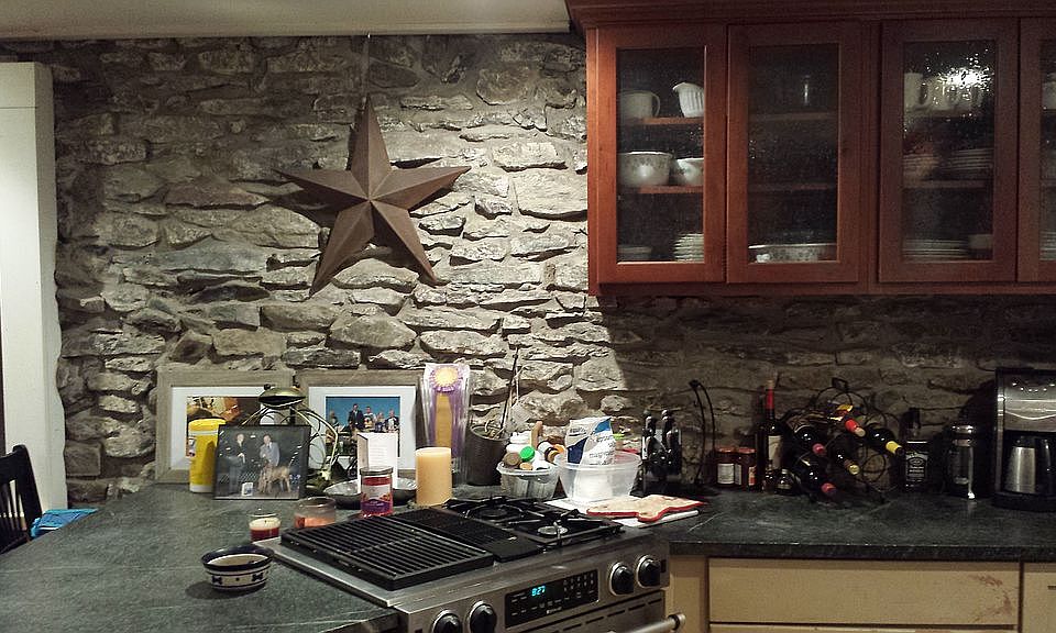 Kitchen exposed stone
