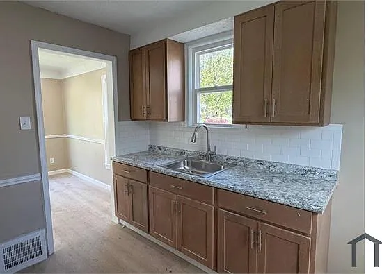 20908 Kenyon Dr — Photo 6