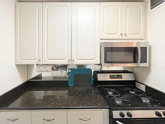 5th image of 343 E 74th St APT 5J