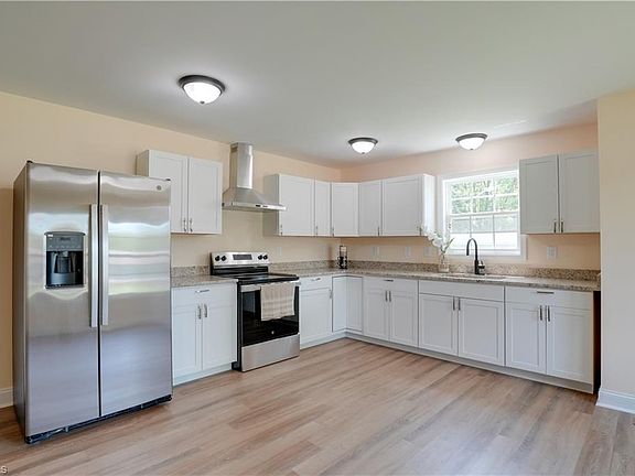3rd image of 389 Michaels Rd