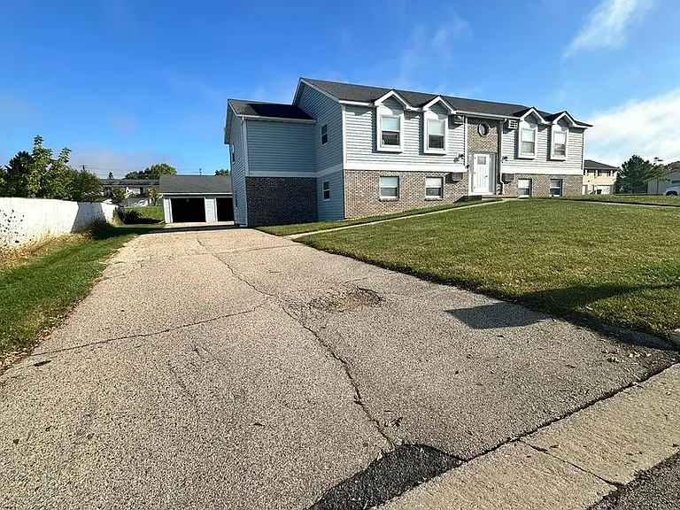 302-308 W Garfield St — Photo 1