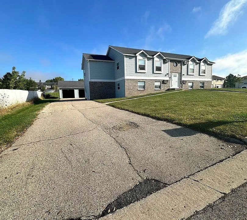 302-308 W Garfield St