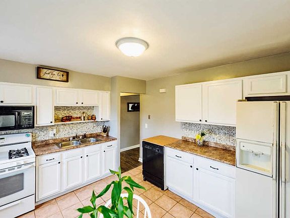 5th image of 3650 Castlewood Ln
