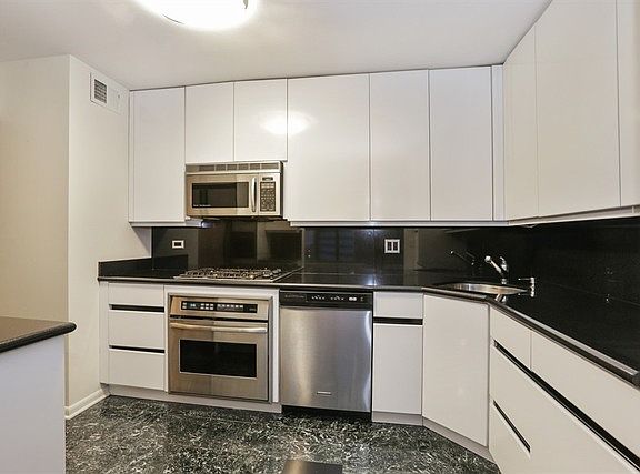 4th image of 2800 N Lake Shore Dr APT 1303