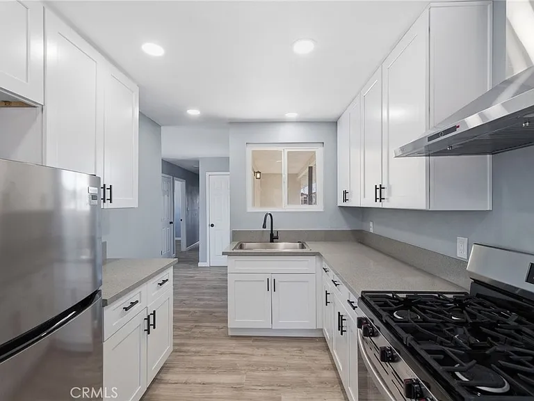 937 E Elizabeth St — Photo 10